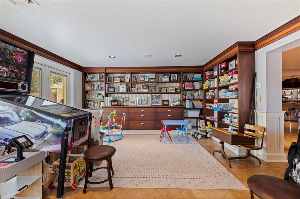 待售: $1,600,000 (5 贝兹, 5 浴室, 4521 平方英尺)