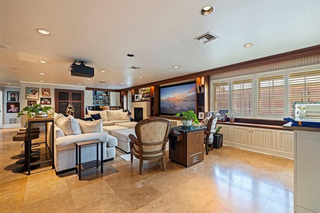 待售: $1,600,000 (5 贝兹, 5 浴室, 4521 平方英尺)