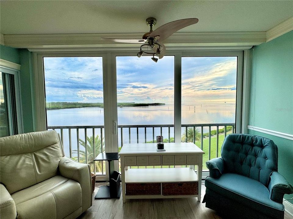 For Rent: $2,100 (2 beds, 2 baths, 1103 Square Feet)