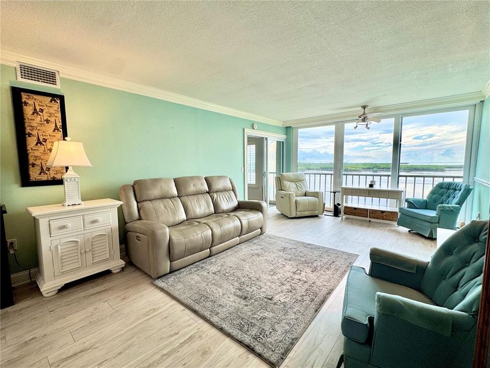 For Rent: $2,100 (2 beds, 2 baths, 1103 Square Feet)