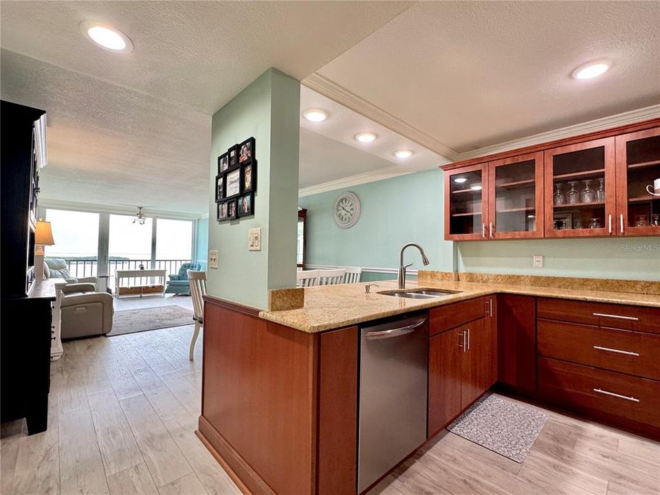 For Rent: $2,100 (2 beds, 2 baths, 1103 Square Feet)