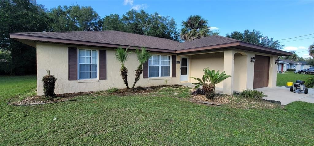 Active With Contract: $269,900 (3 beds, 2 baths, 1089 Square Feet)