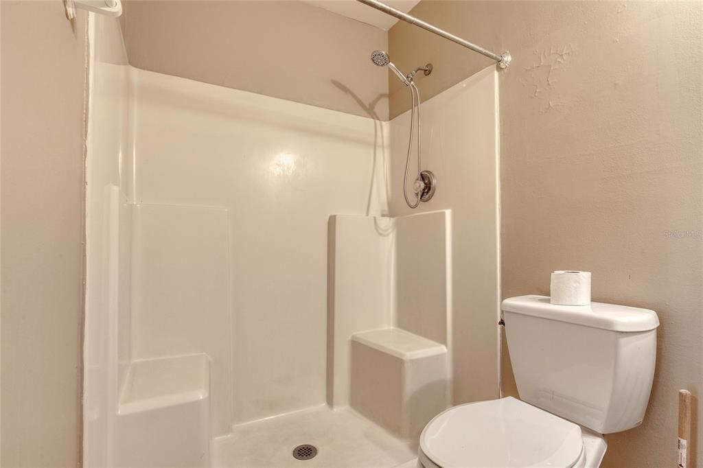 Active With Contract: $269,900 (3 beds, 2 baths, 1089 Square Feet)