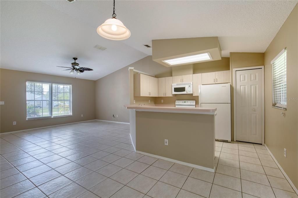 Active With Contract: $269,900 (3 beds, 2 baths, 1089 Square Feet)