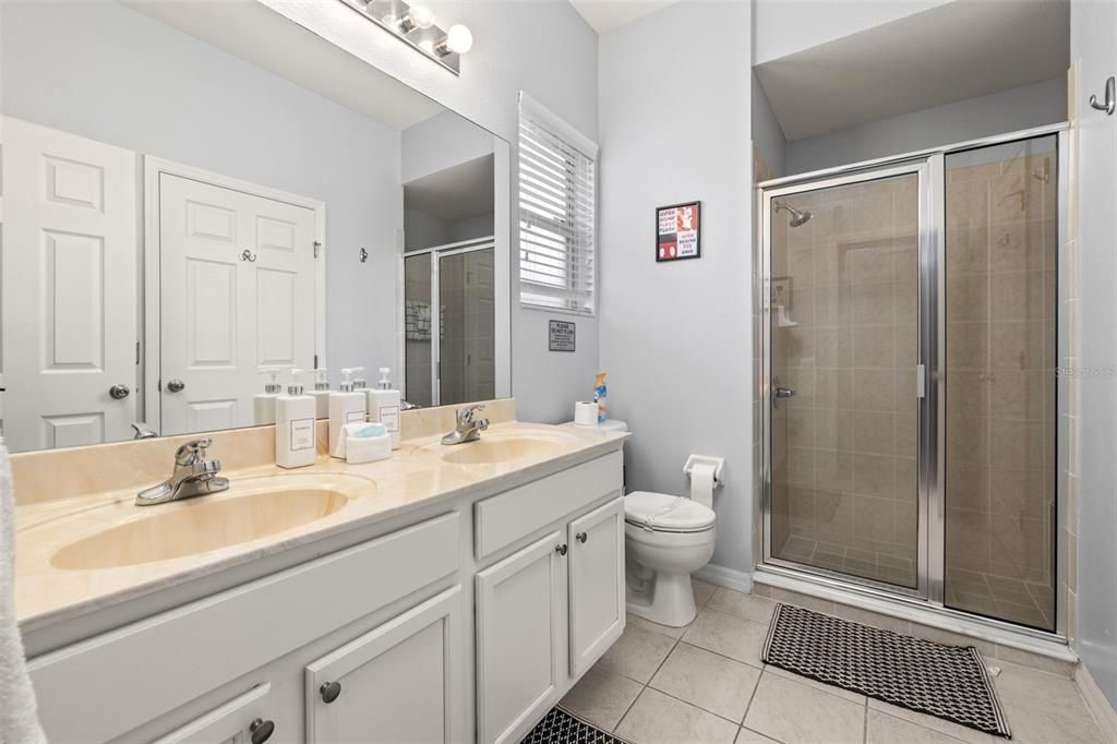 For Sale: $590,000 (5 beds, 3 baths, 3100 Square Feet)