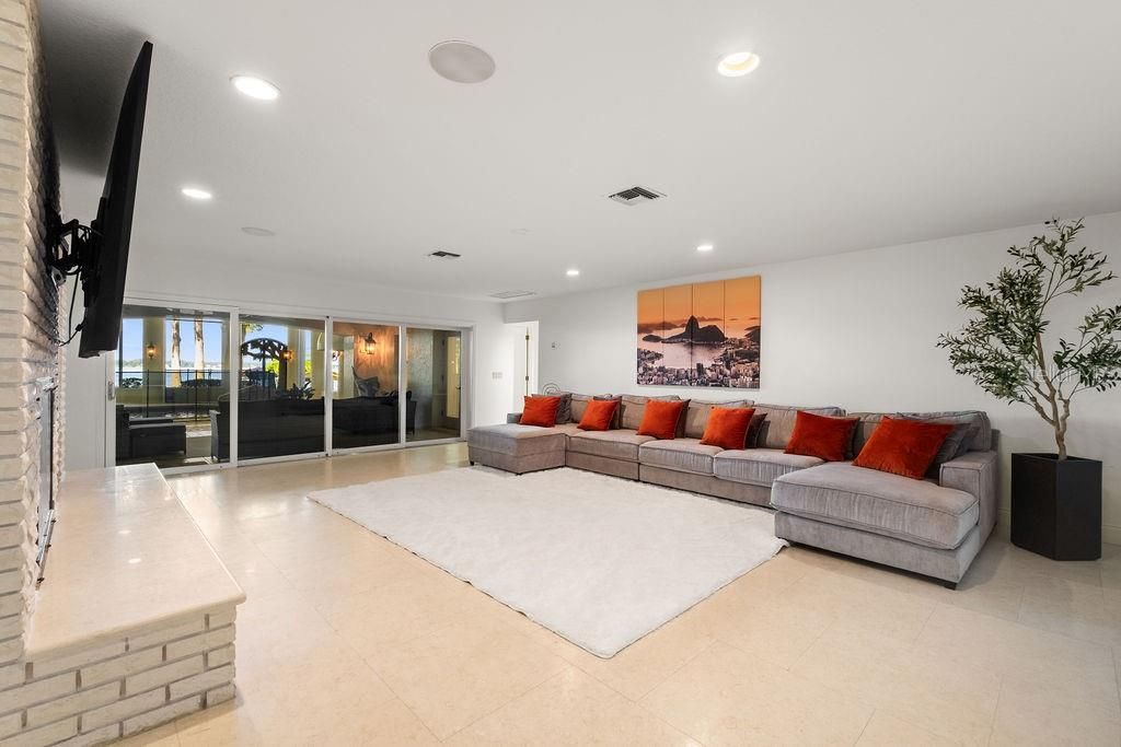 For Sale: $5,900,000 (5 beds, 4 baths, 7491 Square Feet)