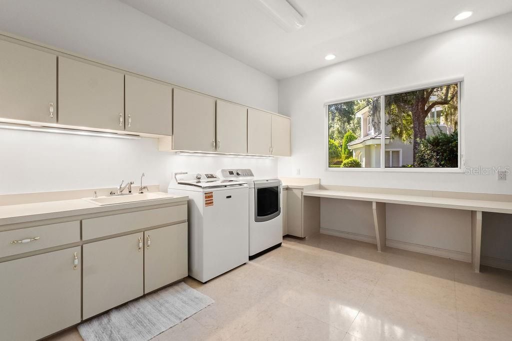 For Sale: $5,900,000 (5 beds, 4 baths, 7491 Square Feet)