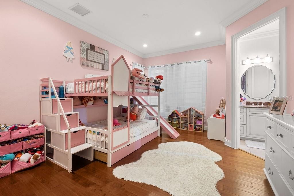 For Sale: $5,900,000 (5 beds, 4 baths, 7491 Square Feet)