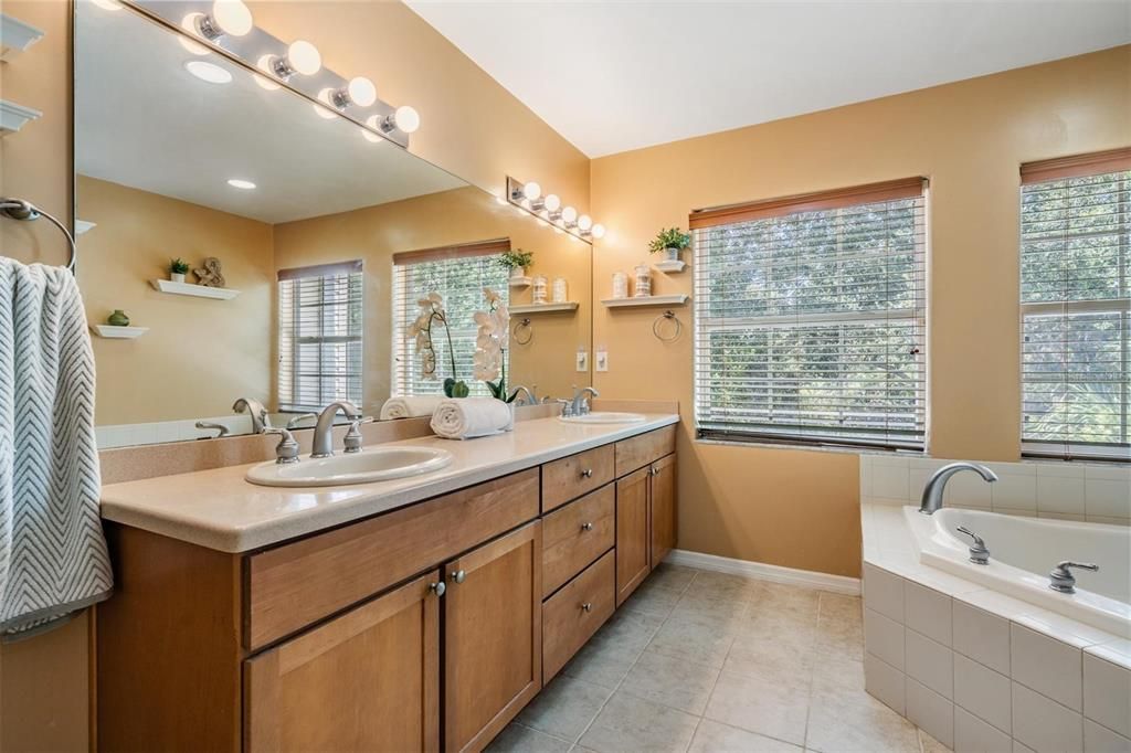 En Venta: $485,000 (3 camas, 2 baños, 2049 Pies cuadrados)