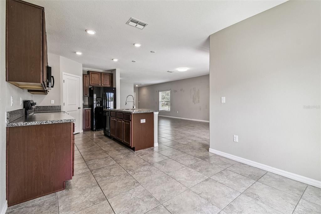 Active With Contract: $390,000 (4 beds, 2 baths, 2109 Square Feet)