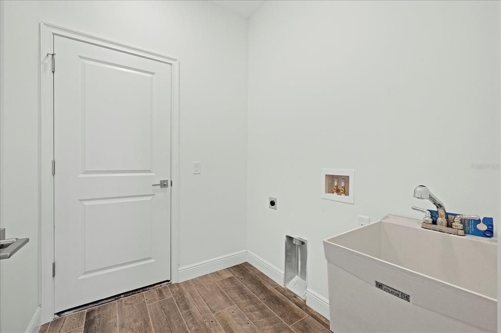 待售: $575,000 (3 贝兹, 2 浴室, 1975 平方英尺)