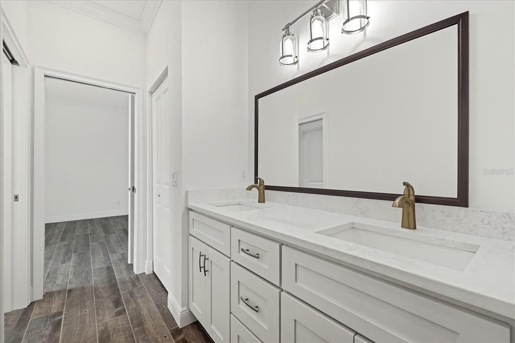 待售: $575,000 (3 贝兹, 2 浴室, 1975 平方英尺)