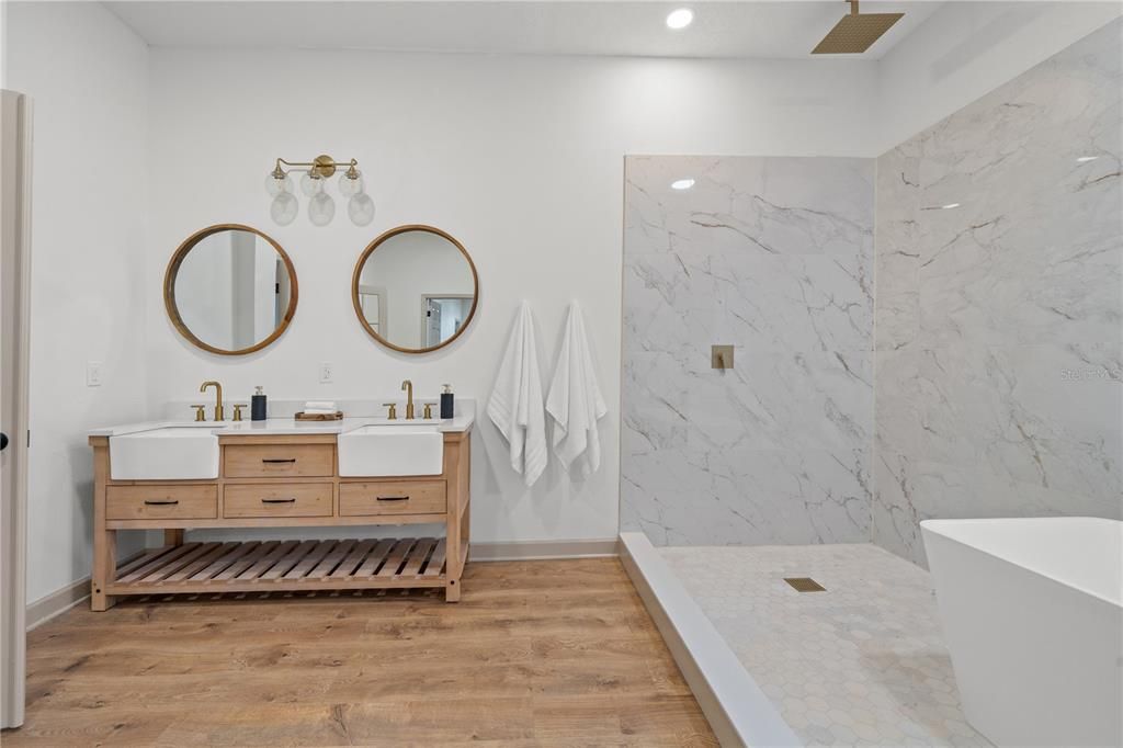 待售: $950,000 (4 贝兹, 3 浴室, 4101 平方英尺)