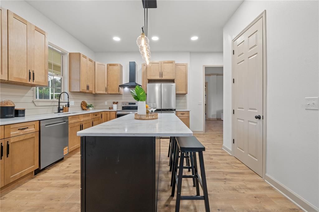 待售: $950,000 (4 贝兹, 3 浴室, 4101 平方英尺)