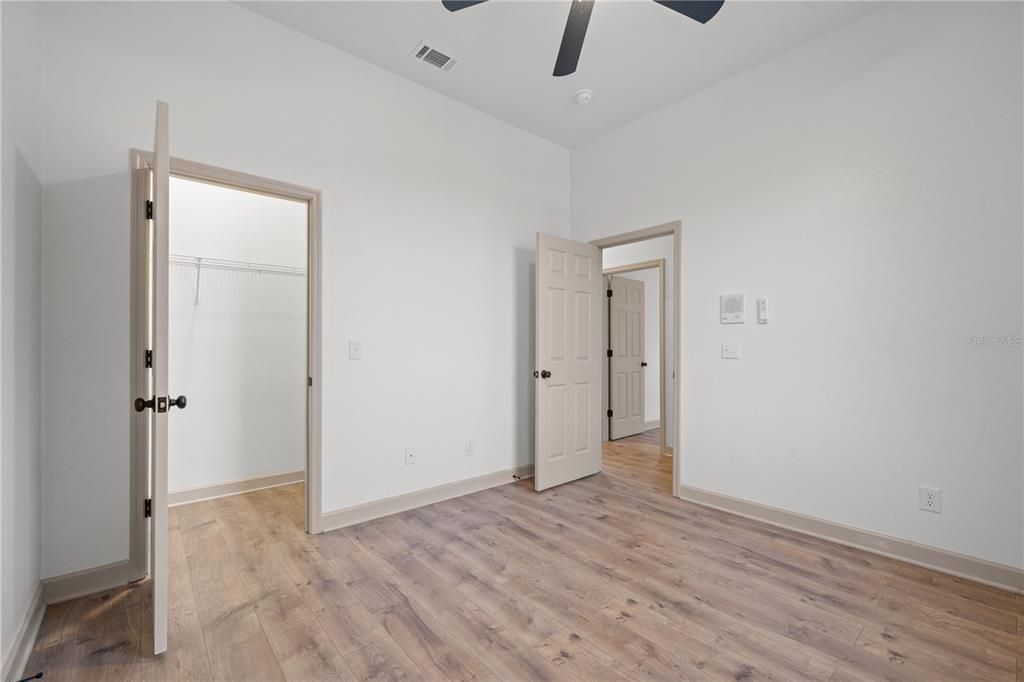 待售: $950,000 (4 贝兹, 3 浴室, 4101 平方英尺)