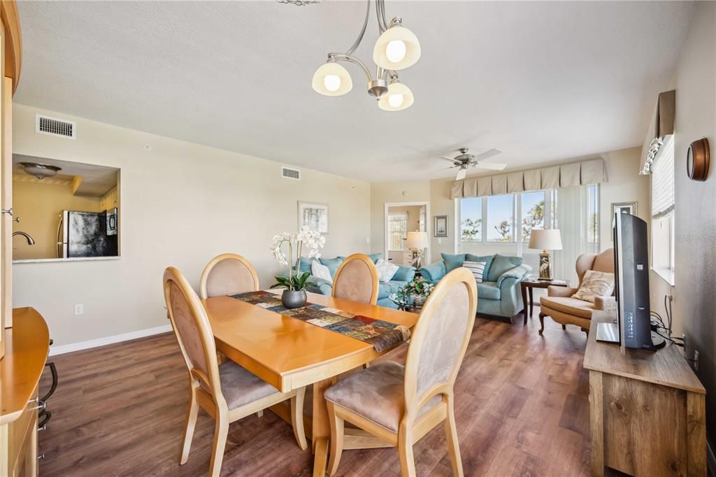 出租: $2,500 (3 贝兹, 2 浴室, 1349 平方英尺)