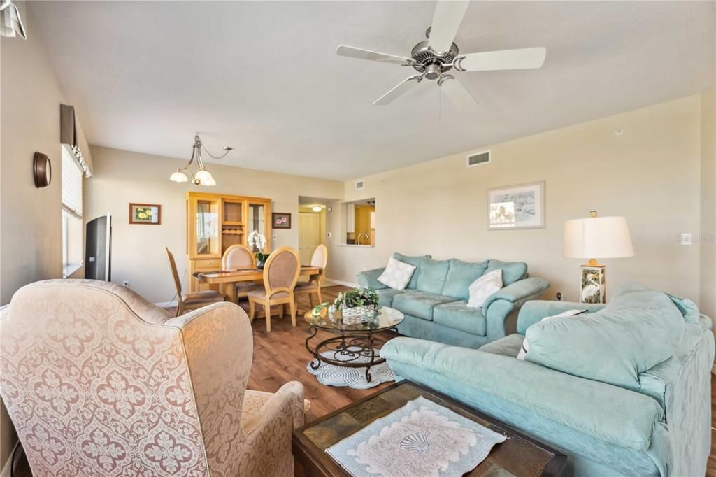 出租: $2,500 (3 贝兹, 2 浴室, 1349 平方英尺)