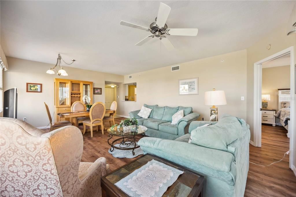 出租: $2,500 (3 贝兹, 2 浴室, 1349 平方英尺)