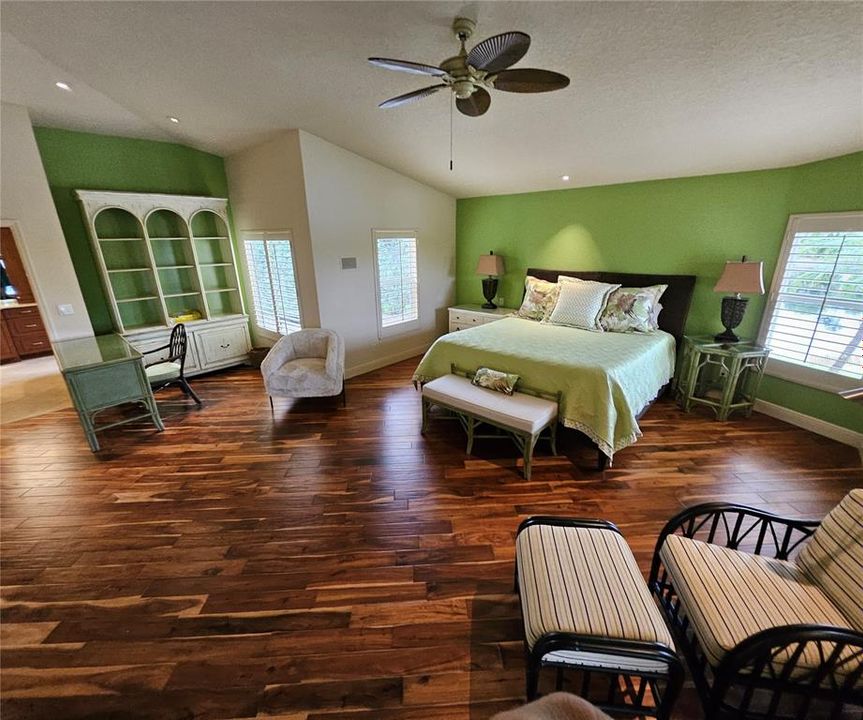 For Rent: $4,500 (3 beds, 2 baths, 2421 Square Feet)