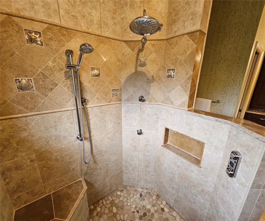 For Rent: $4,500 (3 beds, 2 baths, 2421 Square Feet)