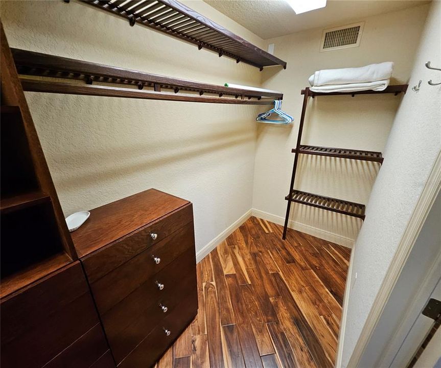 For Rent: $4,500 (3 beds, 2 baths, 2421 Square Feet)