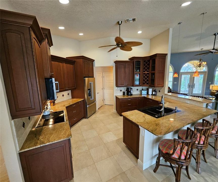 For Rent: $4,500 (3 beds, 2 baths, 2421 Square Feet)