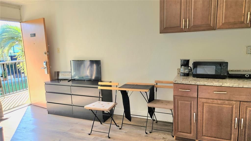 待售: $63,000 (0 贝兹, 1 浴室, 276 平方英尺)