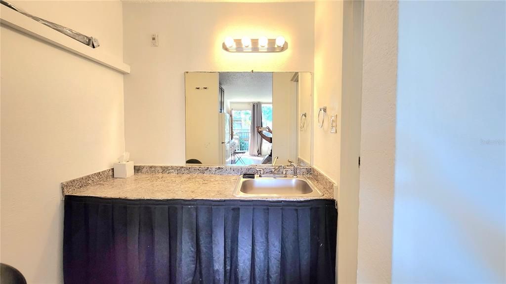 待售: $63,000 (0 贝兹, 1 浴室, 276 平方英尺)