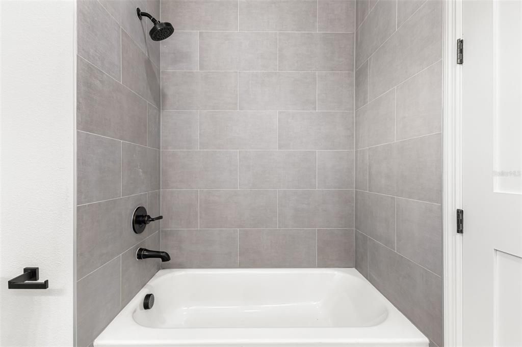 На продажу: $409,000 (4 спален, 2 ванн, 1763 Квадратных фут)