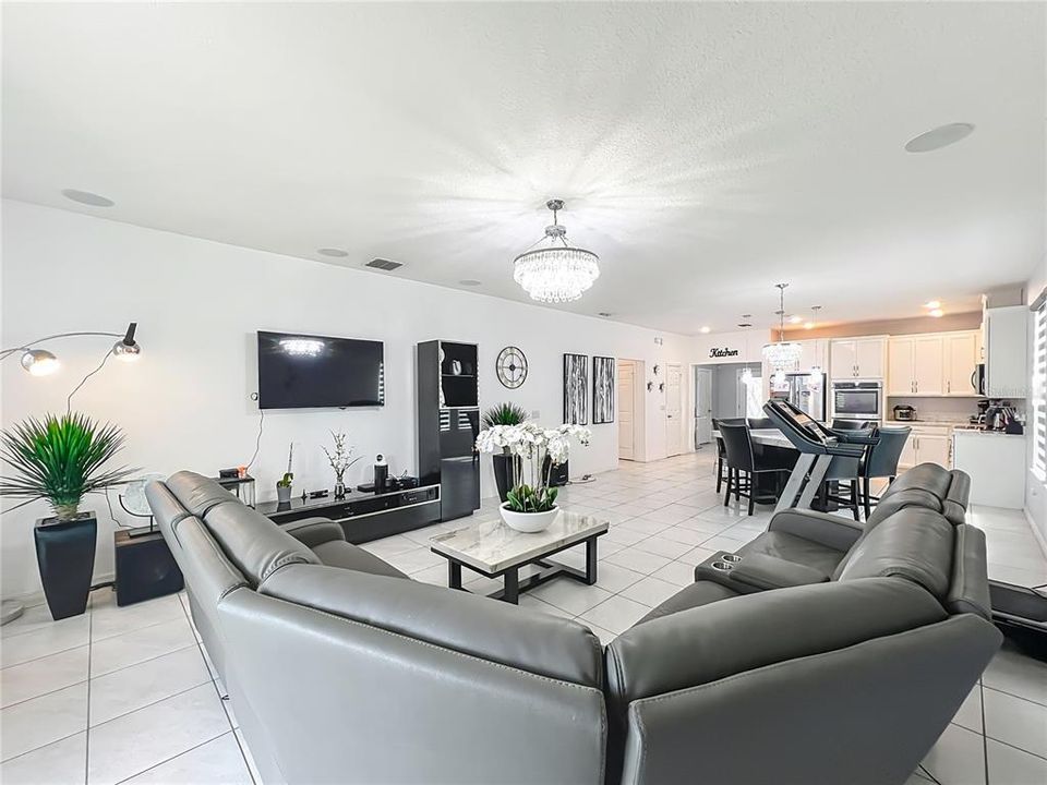 合同活跃: $499,500 (3 贝兹, 2 浴室, 1872 平方英尺)