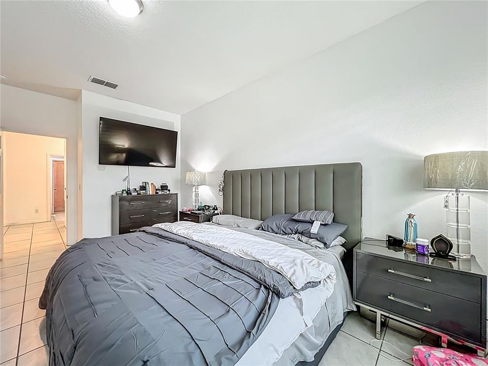 合同活跃: $499,500 (3 贝兹, 2 浴室, 1872 平方英尺)