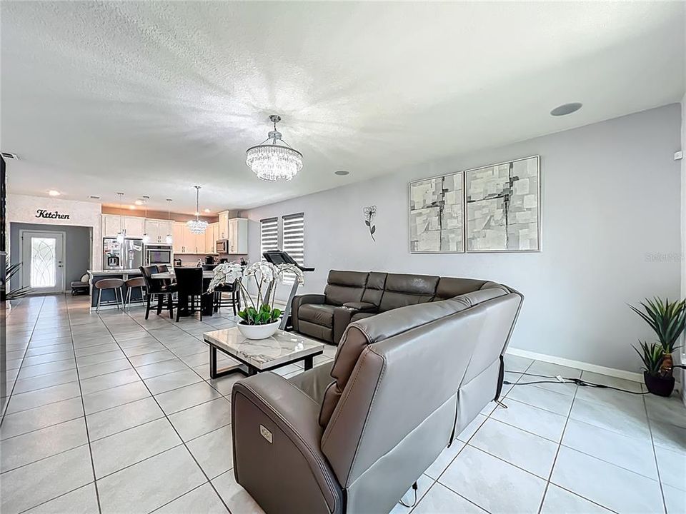 合同活跃: $499,500 (3 贝兹, 2 浴室, 1872 平方英尺)