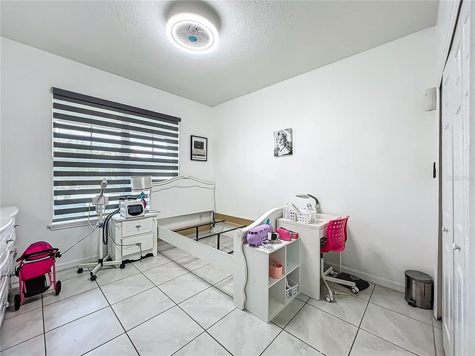 合同活跃: $499,500 (3 贝兹, 2 浴室, 1872 平方英尺)