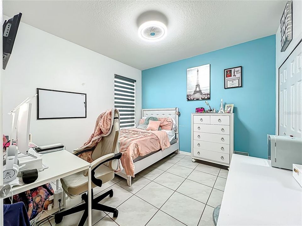 合同活跃: $499,500 (3 贝兹, 2 浴室, 1872 平方英尺)