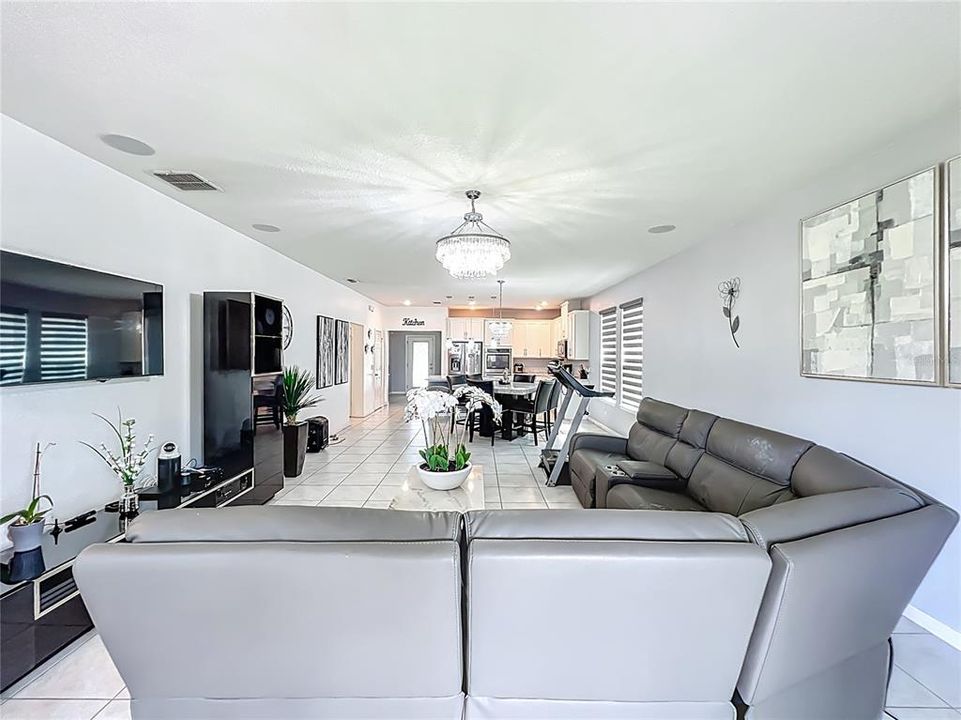 合同活跃: $499,500 (3 贝兹, 2 浴室, 1872 平方英尺)