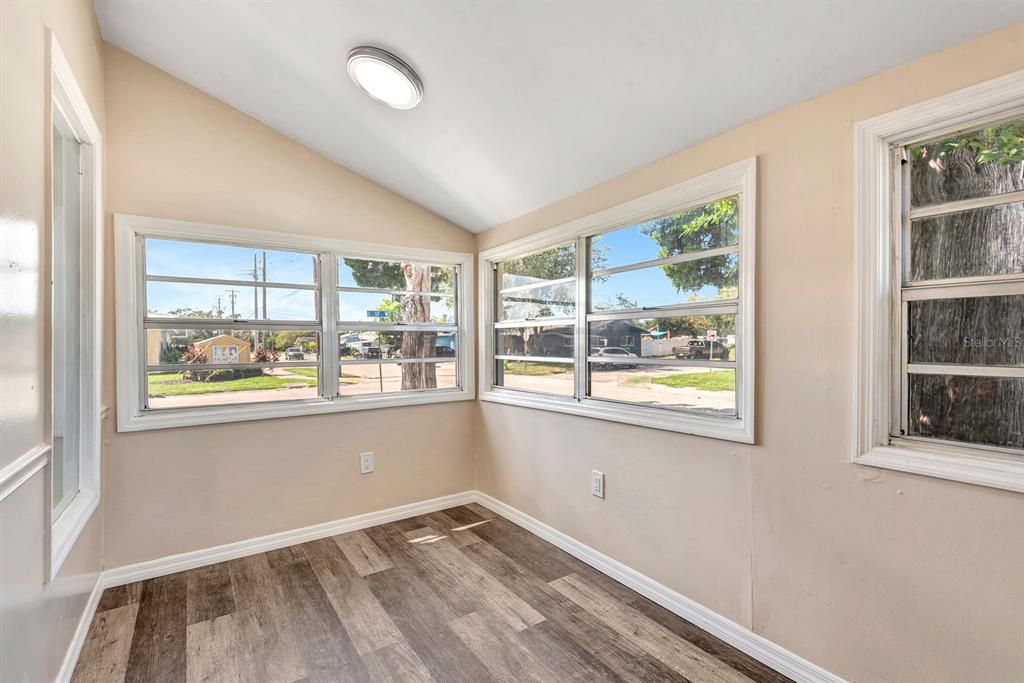 For Sale: $250,000 (2 beds, 2 baths, 1274 Square Feet)