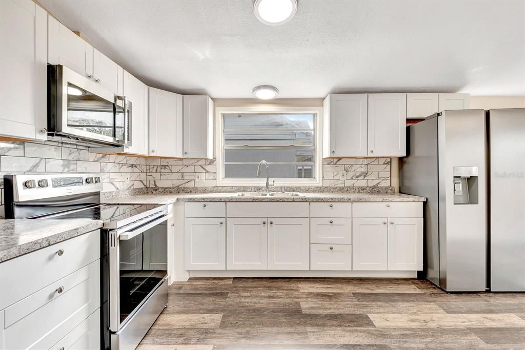 For Sale: $250,000 (2 beds, 2 baths, 1274 Square Feet)