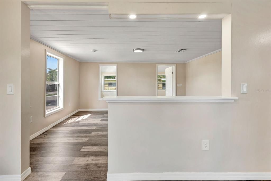 For Sale: $250,000 (2 beds, 2 baths, 1274 Square Feet)