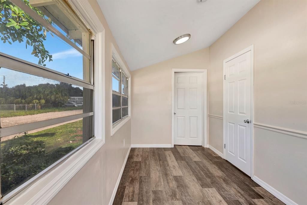 For Sale: $250,000 (2 beds, 2 baths, 1274 Square Feet)