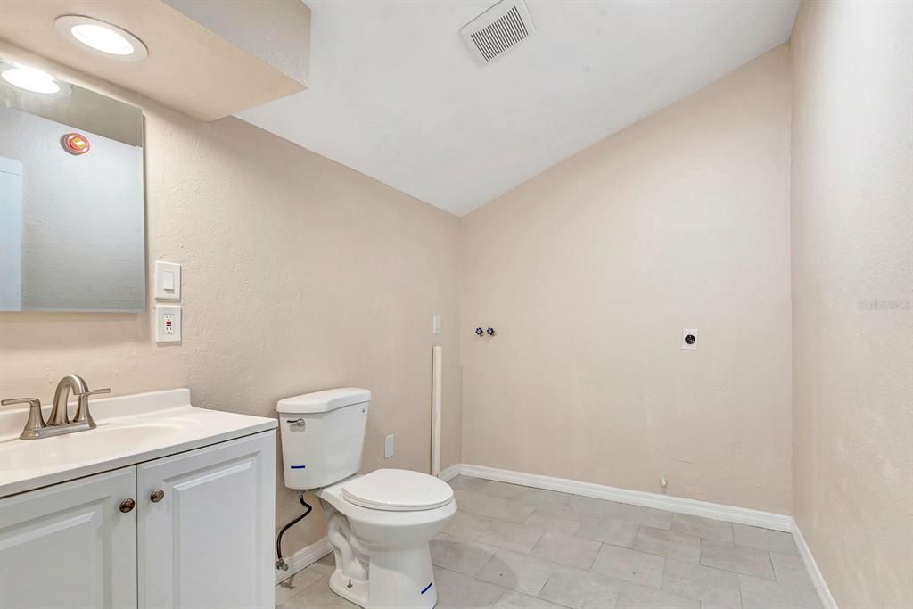 For Sale: $250,000 (2 beds, 2 baths, 1274 Square Feet)