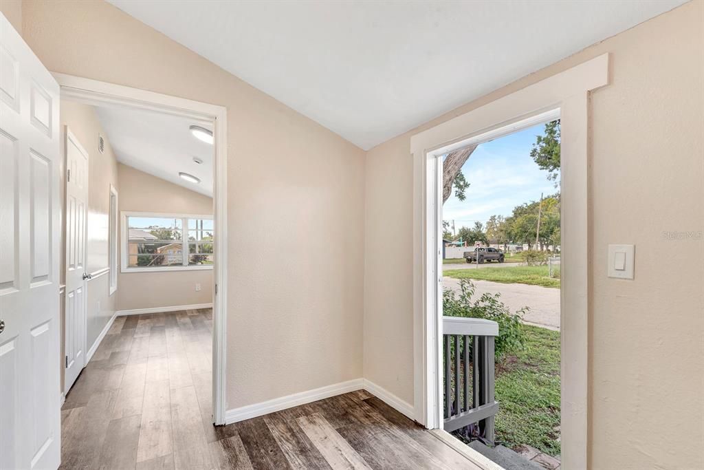 For Sale: $250,000 (2 beds, 2 baths, 1274 Square Feet)