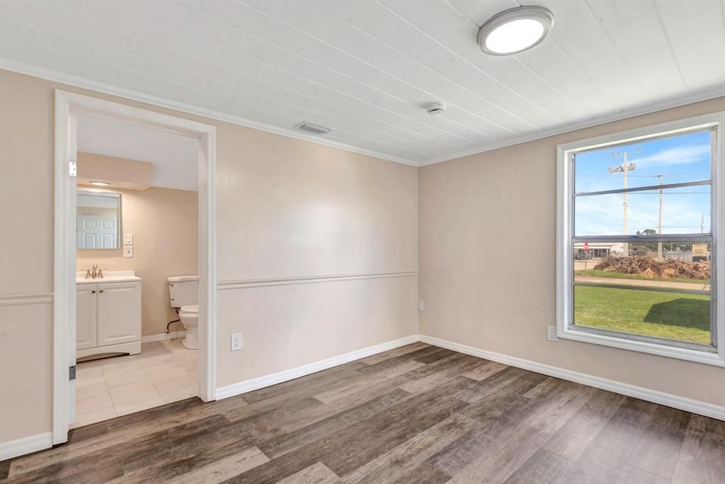 For Sale: $250,000 (2 beds, 2 baths, 1274 Square Feet)