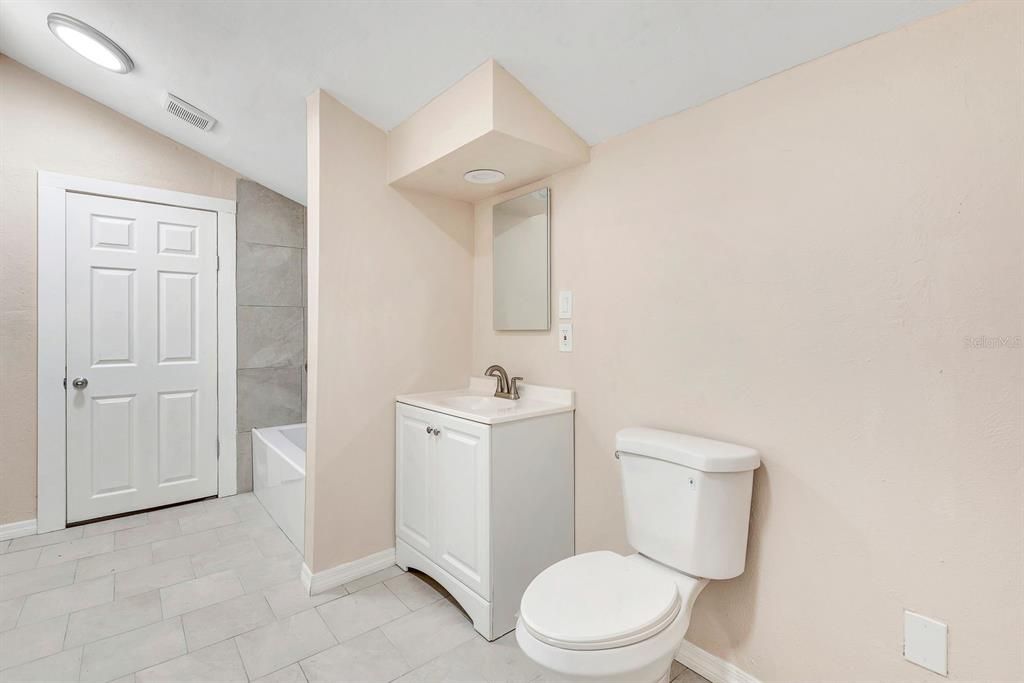 For Sale: $250,000 (2 beds, 2 baths, 1274 Square Feet)