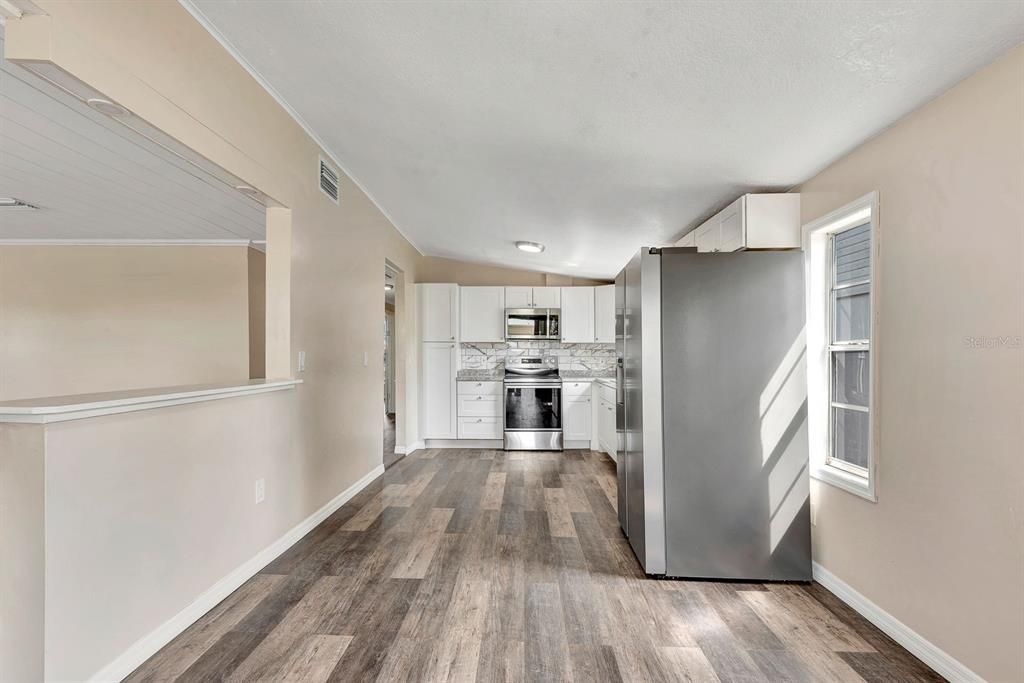 For Sale: $250,000 (2 beds, 2 baths, 1274 Square Feet)