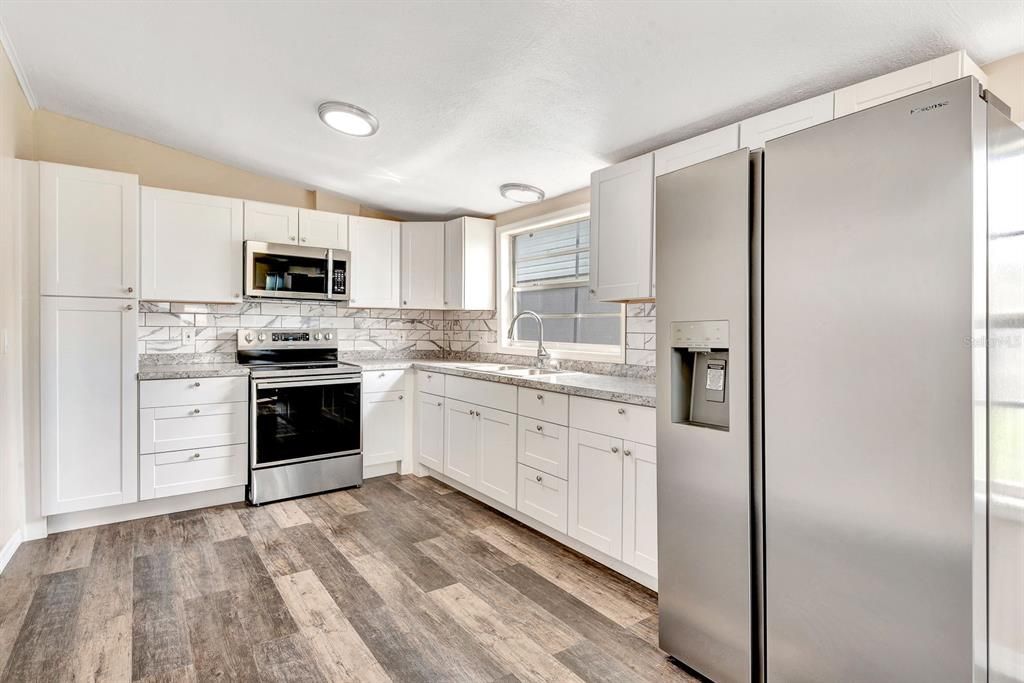 For Sale: $250,000 (2 beds, 2 baths, 1274 Square Feet)