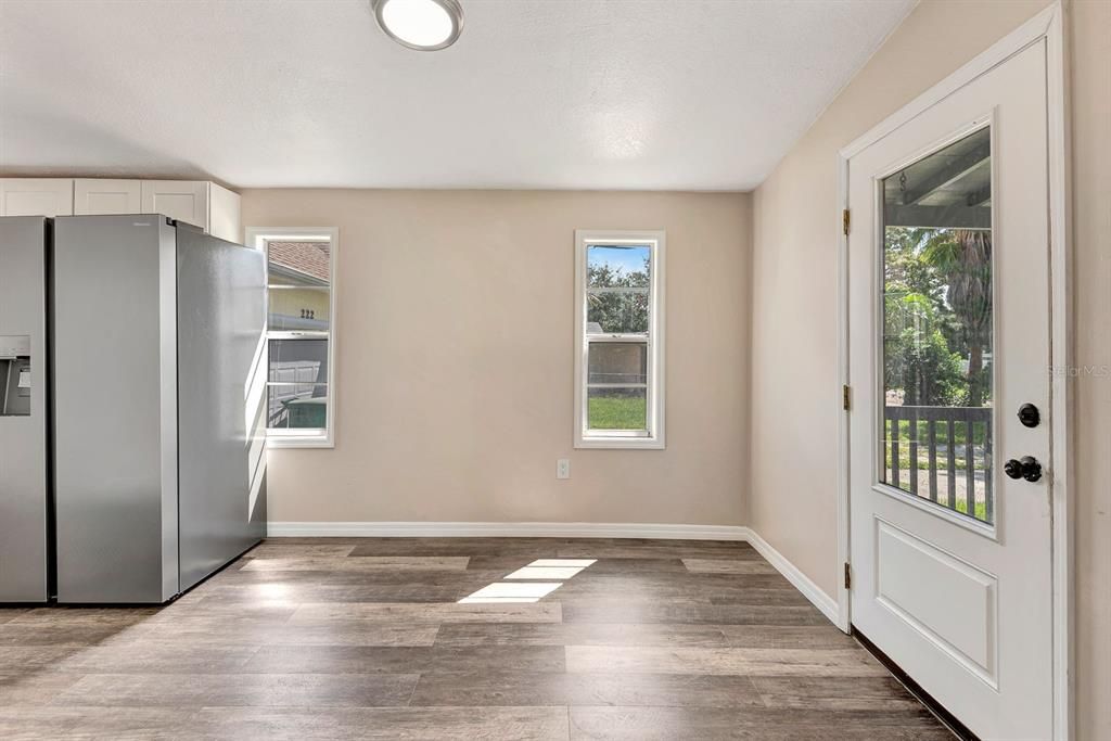 For Sale: $250,000 (2 beds, 2 baths, 1274 Square Feet)