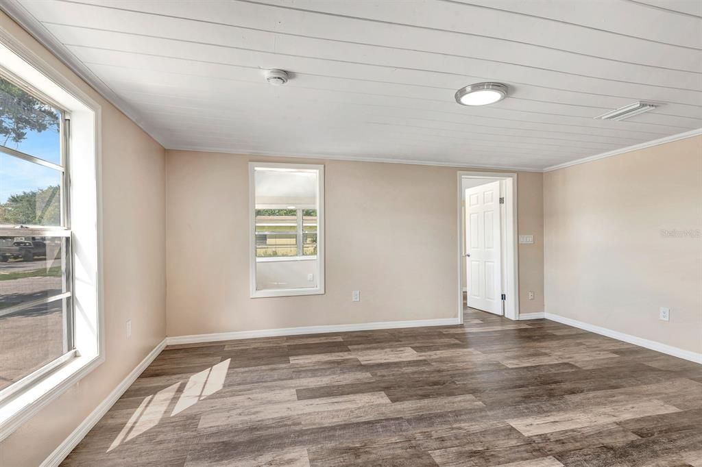 For Sale: $250,000 (2 beds, 2 baths, 1274 Square Feet)