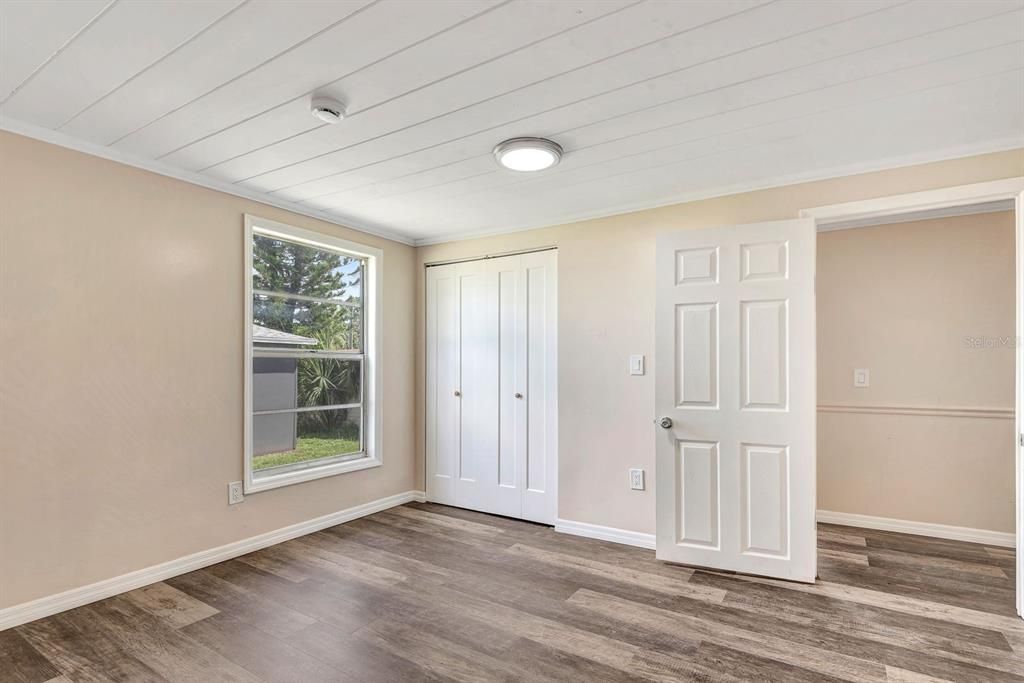 For Sale: $250,000 (2 beds, 2 baths, 1274 Square Feet)