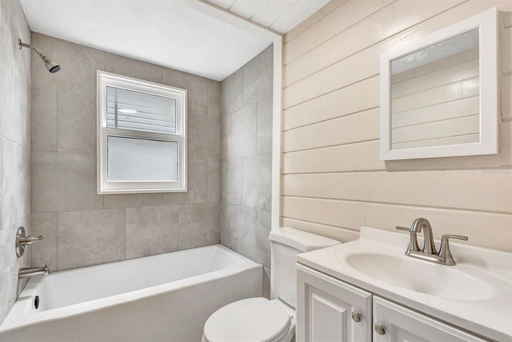 For Sale: $250,000 (2 beds, 2 baths, 1274 Square Feet)