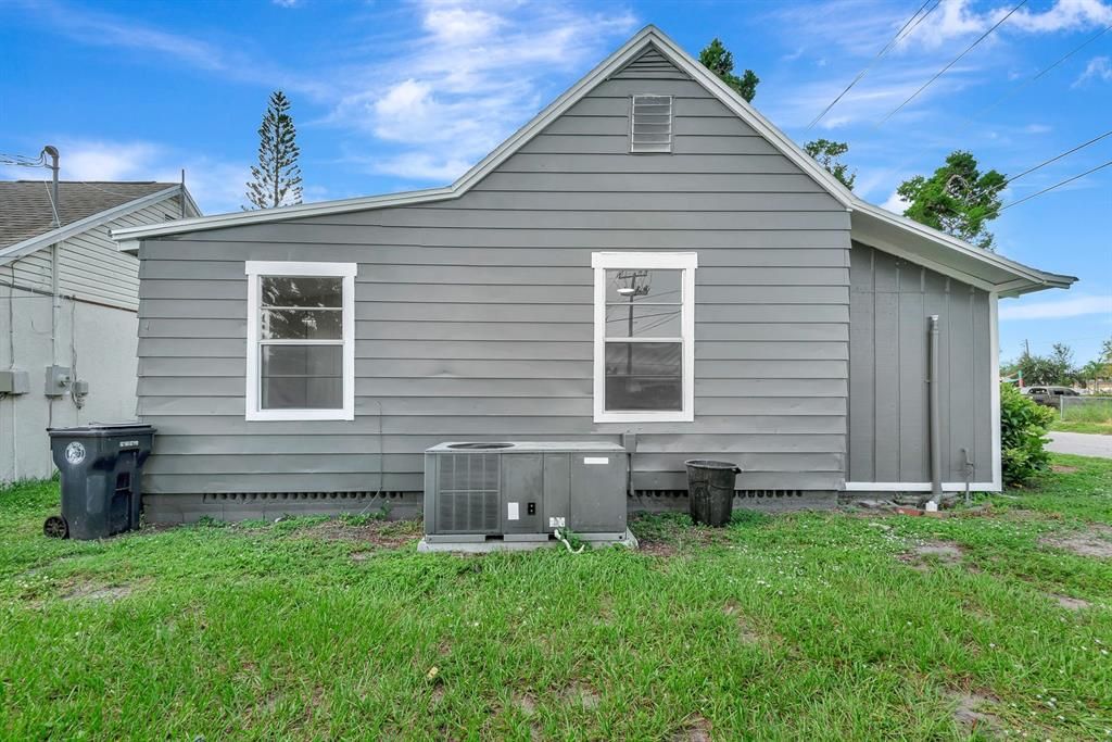 For Sale: $250,000 (2 beds, 2 baths, 1274 Square Feet)